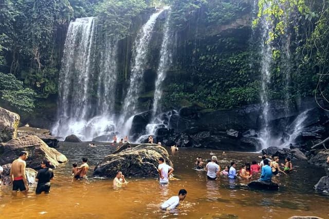 Kullen Waterfall Park with Small Group included entrance fee