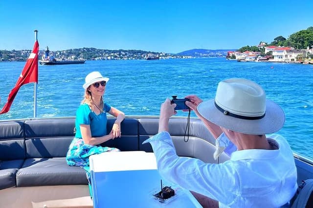 Luxury Yacht Bosphorus Cruise with Live Guide & Asian Side Stop