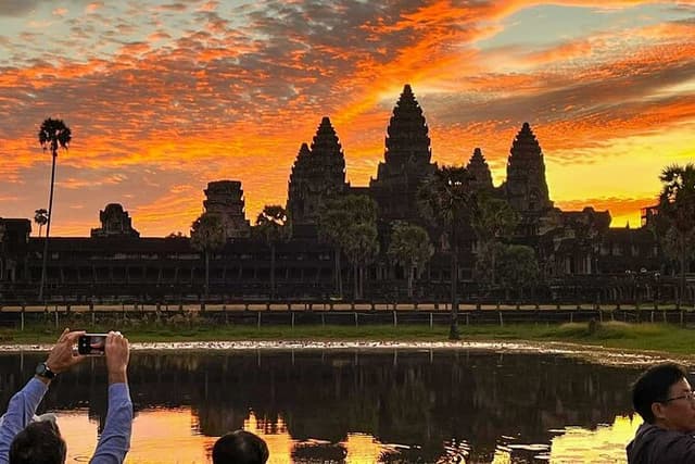 Full Day Small Group Tour Guide with Sun rise