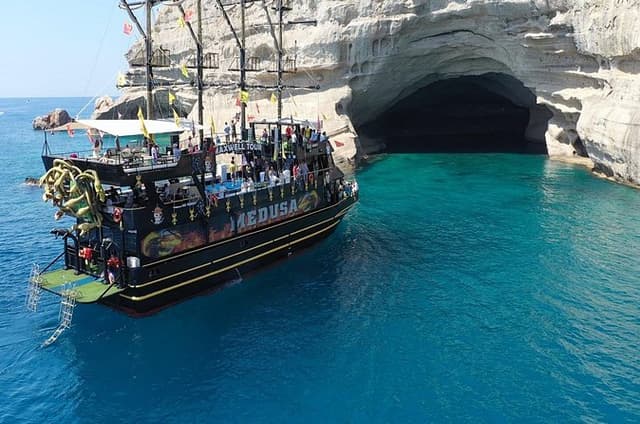 Marmaris Pirate Boat Tour with Lunch, Beverages & Transfer