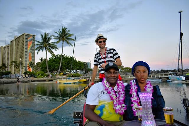 Private Gondola Cruise waikiki, free flower lei, Drinks, pastries