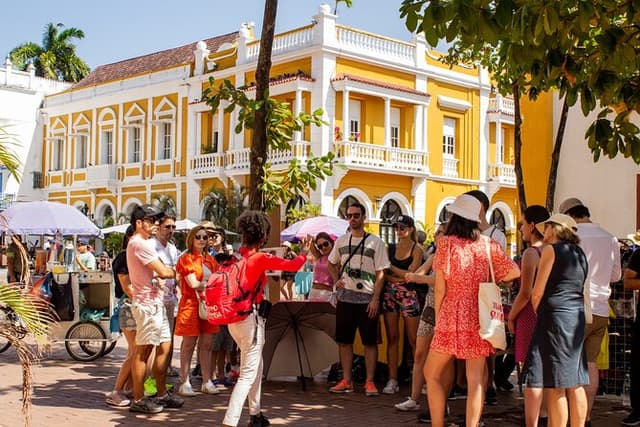 Walled Cartagena: Group Tour with Live Audio System
