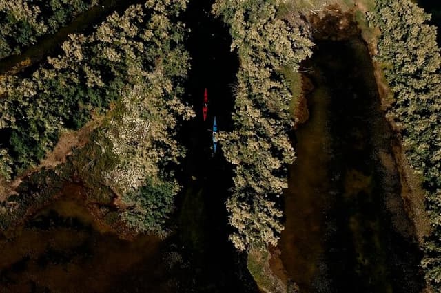 Guided excursion for small groups by kayak in Valle da Pesca
