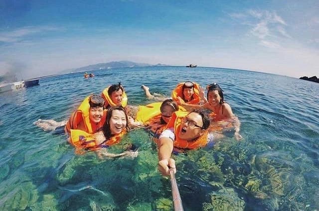 Cham Island Speedboat Tour with Lunch, Snorkeling, and Beach