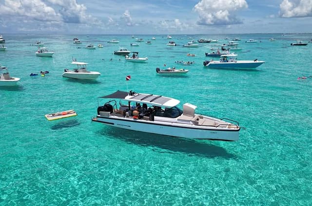 Miami Bay Discovery Private Yacht Cruise with Captain 
