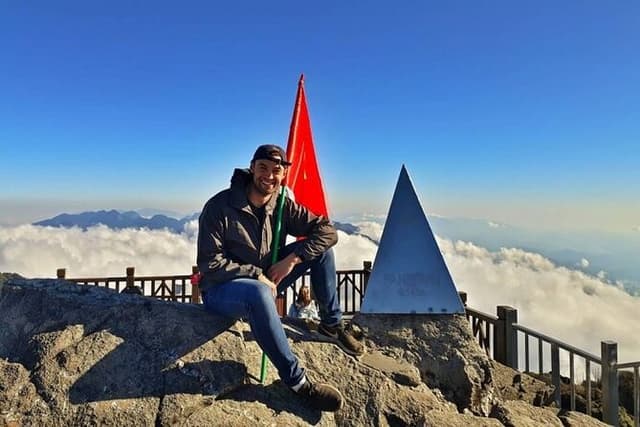 Hanoi to Fansipan Peak 2-Day Bus Tour plus Lodging, Meals &Pickup