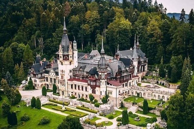 Peleș Castle, Pelișor Castle and Sinaia Monastery - Private Tour