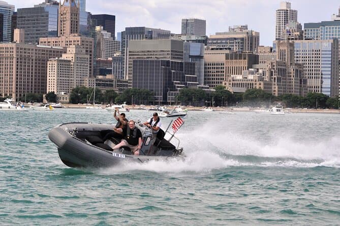 Best Chicago Shoreline Boat Tours & Skyline Cruises