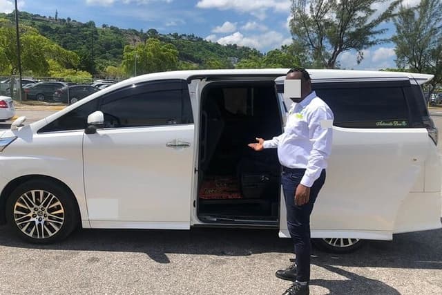 Bahamas Airport (ELH) to Hotels or Ferry - Round-Trip Transfer