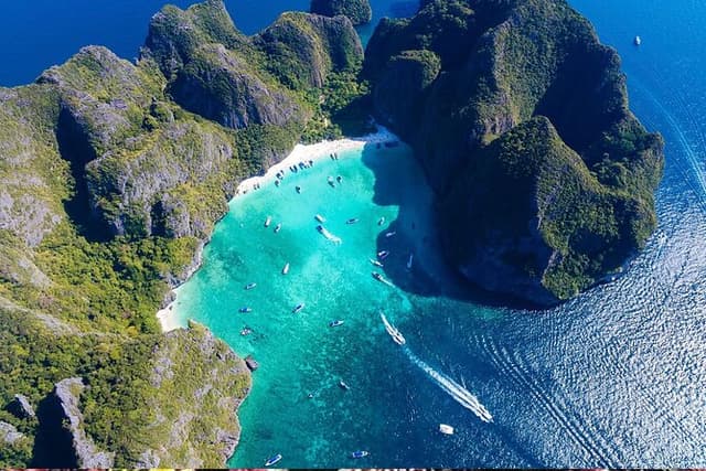 Private VIP Boat to Phi Phi Islands