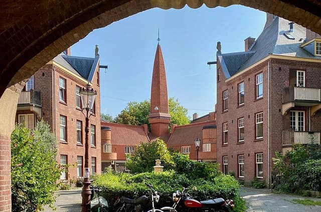 Gaudi Parallels in Amsterdam