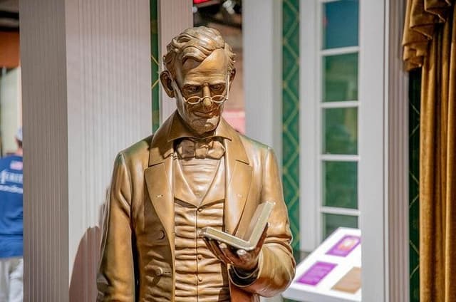 Lincoln Assassination Tour with Ford's Theatre & Petersen House