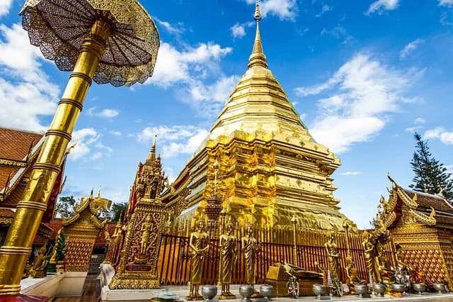 Doi Suthep and Wat Pha Lat Sunrise Tour (Small Group Only)