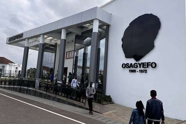 Accra Slave Castle and City Private Tour with Pick up