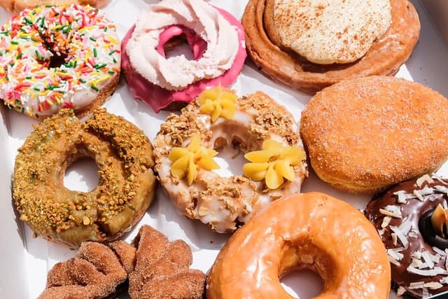 Delicious Donuts & City Sights: Chicago's Original Donut Tour