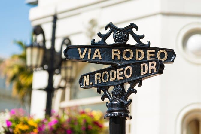 Luxury & Glamour: The Ultimate Beverly Hills Walking Tour