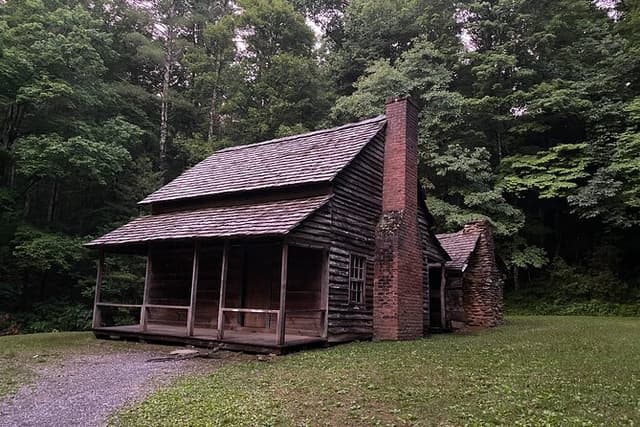 5 Hour Tour of the Mountain Heritage of Cades Cove
