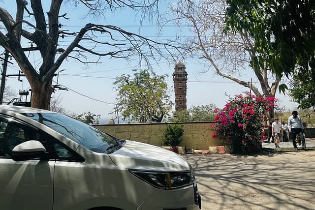 Private Chittorgarh Fort Day Tour with Guide, Lunch and Tickets