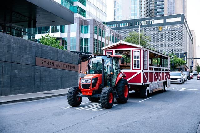 Narrated Sightseeing Tractor Tour of Nashville