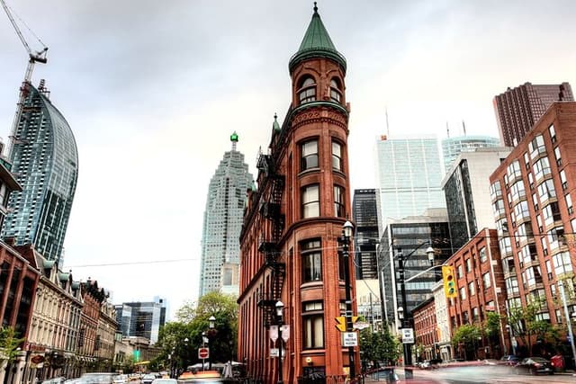 Toronto City Highlights Express Bus Tour