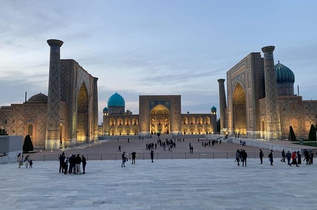 Samarkand City Tour with a Professional Photographer