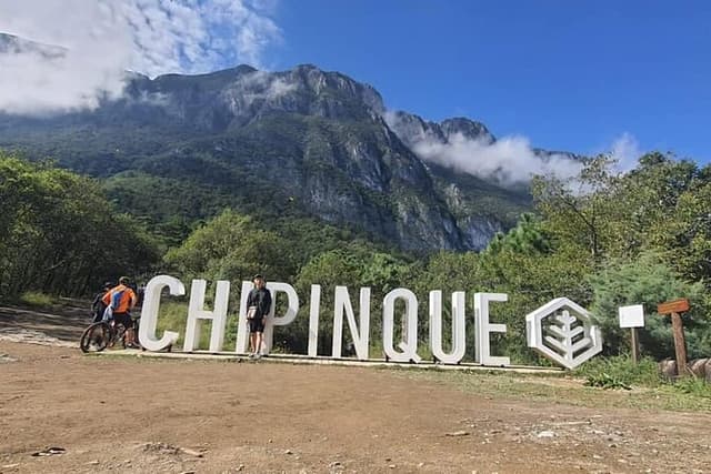 Best tour to "Parque Chipinque" + Guide + transportation + tickets