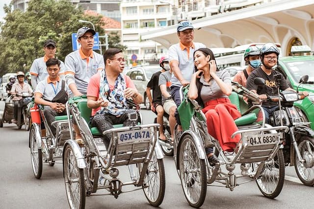 Small-group Saigon City Tour: 3-Hour Cyclo Ride to Hidden Stories
