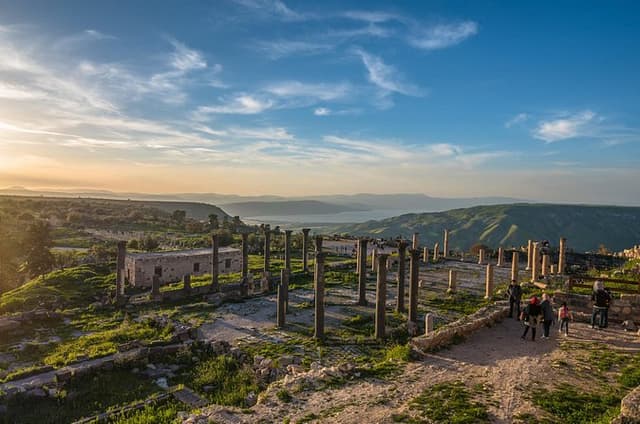Private Tour: Full Day Trip of Jerash, Umm Qais, and Pella from Amman