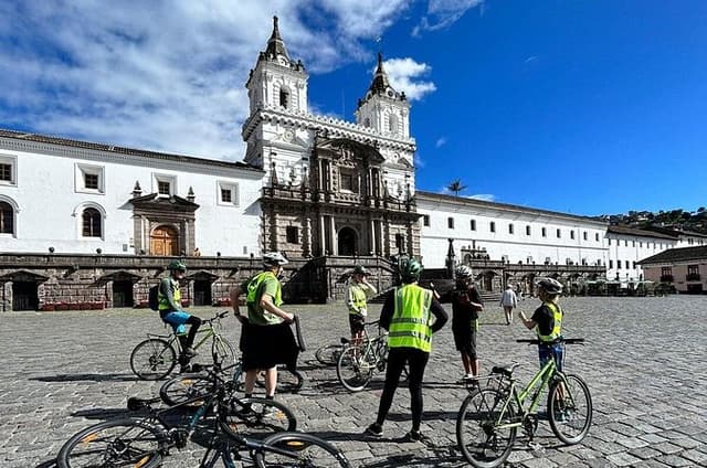 Quito´s Evolution Bike Tour & Middle of the World - Group Tour