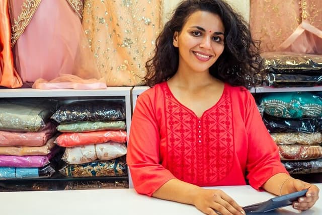 Delhi Shopping Tour with Private Guide & Transfers