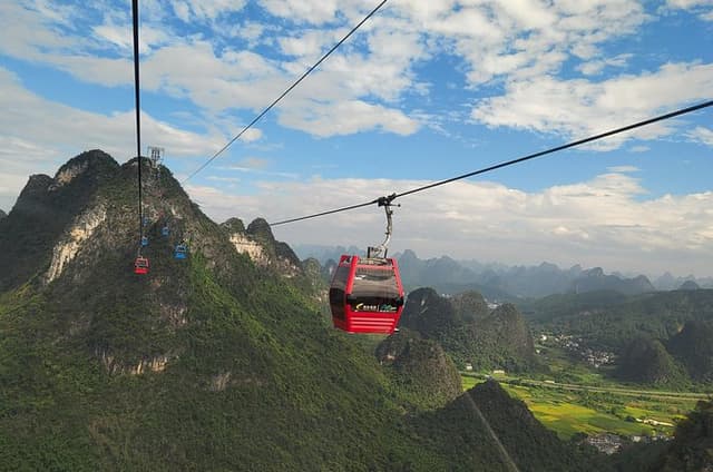 1-Day Tour: Yangshuo Yulong Bamboo Boat and Ruyi Peak Cable Car