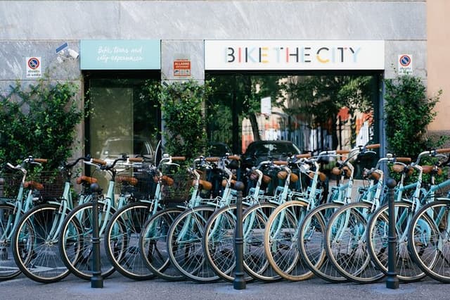 Highlights and hidden gems of Milan Bike Tour