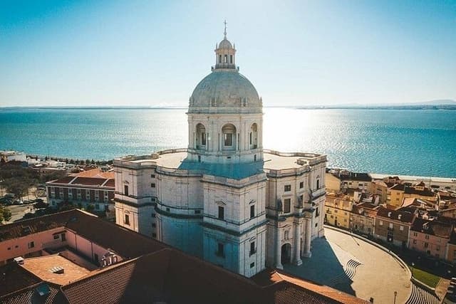 All Lisbon by Tuktuking 3 Hours