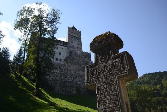 Private Day Tour: Dracula's Castle and Peles Castle