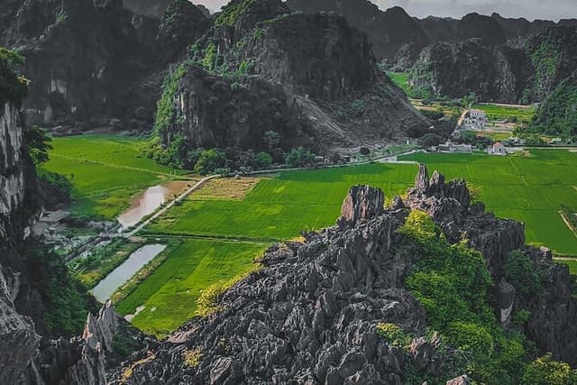 Day Trip from Hanoi to Ninh Binh Hoa Lu, Trang An, and Mua Cave