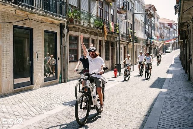 Porto Highlights in 3 Hours E-Bike Tour - Historical, Sightseeing