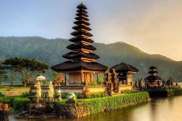 Beratan , lake side temple tour , all inclusive
