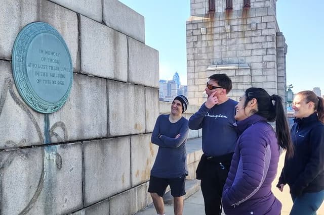 Philadelphia Walk or Run Sightseeing Tour of Ben Franklin Bridge