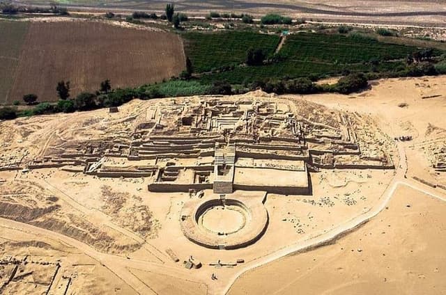 Full day in Caral, the oldest city in America