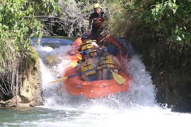 Tour From Palenque: Rafting in the Lacandona Jungle and Bonampak