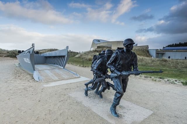 Normandy D-Day Beaches Tour & Packed Lunch from Le Havre