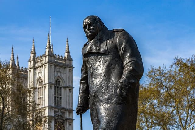 WW2 London Walking Tour & Churchill War Rooms Entrance Ticket