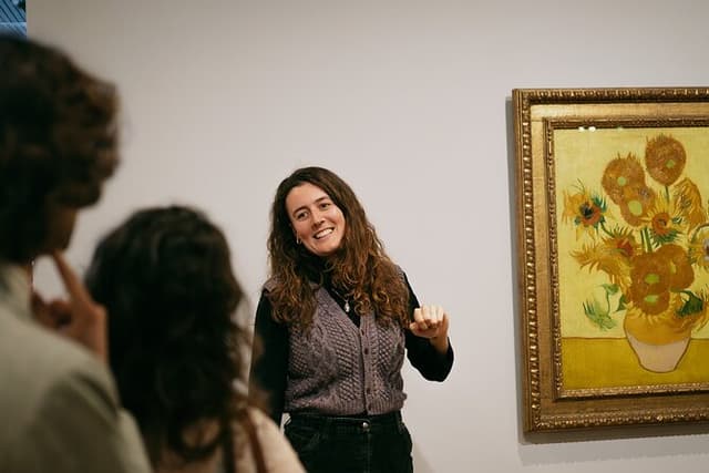 Amsterdam: Van Gogh Museum Guided Tour & Entry Ticket (Max 6 ppl)