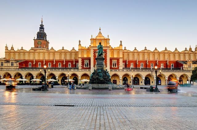 Krakow Old Town and Cloth Hall Private Guided Tour