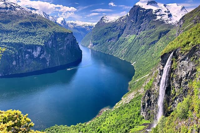 Alesund - Geiranger Private Day Tour