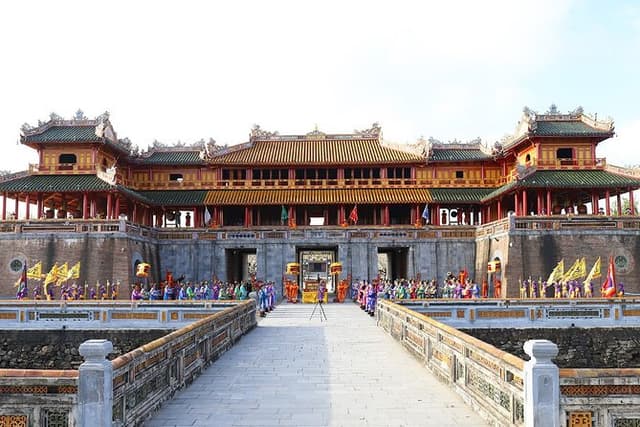 Hue: Imperial City Walk, Motorbike Tour & Private Car Options