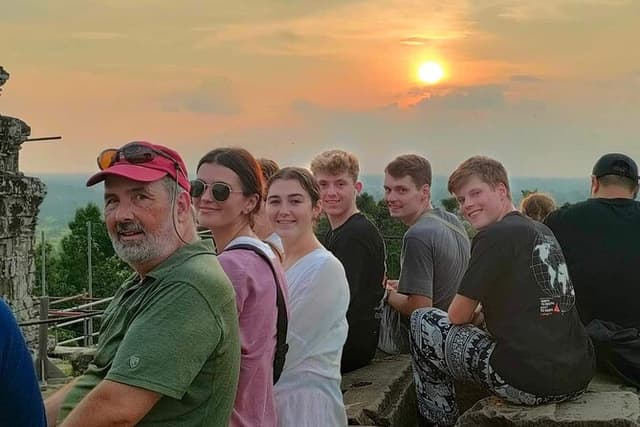 Full Day Archeological Tour in Siem Reap with Sun Set