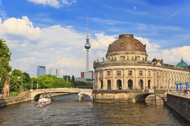Berlin WWII Escape: Self-Guided Jewish History Puzzle Walk