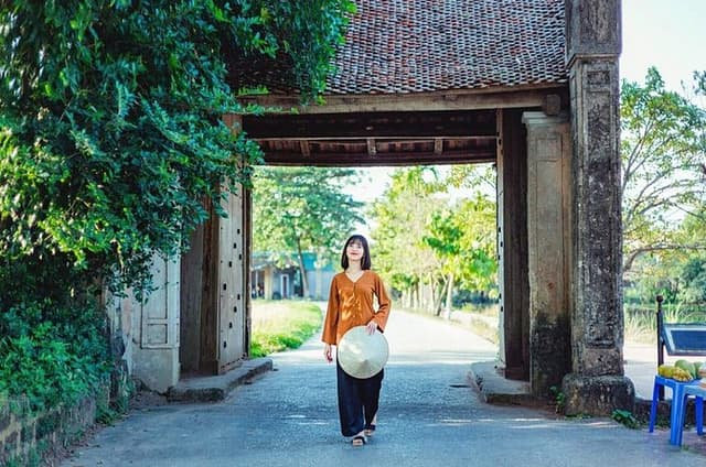 Ancient Treasure Duong Lam and Van Phuc Private Tour