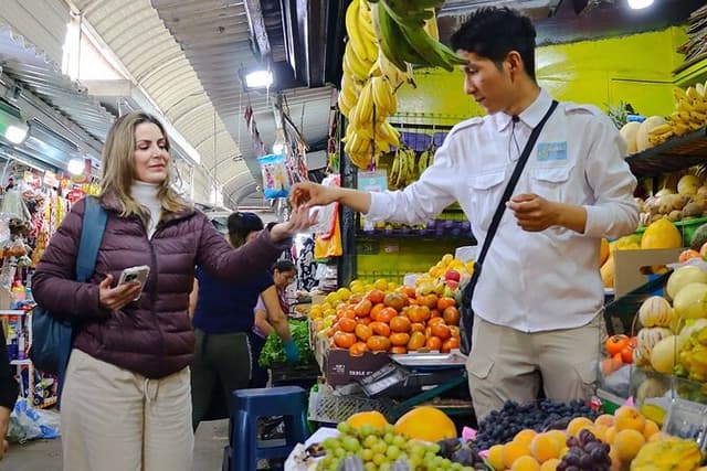 Food History + Local Markets Tour & Fruit Tasting